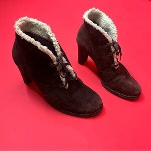 Brown fuzzy boots  🤎🤍​​​​​​​​​​​​​​​​​​​​